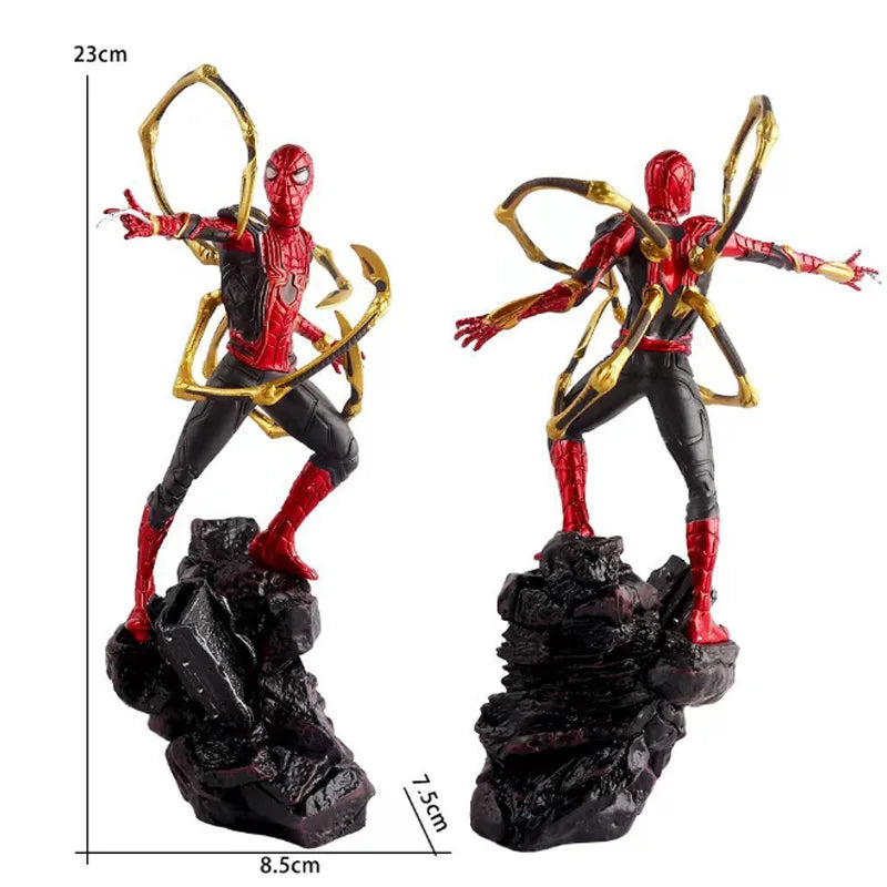 Estatua Spiderman con garras doradas